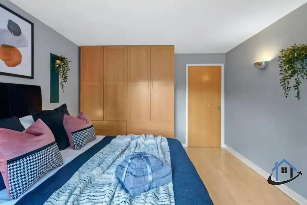 Holiday home 2 Bedroom Duplex With Wifi Secure Parking Sleeps 8 Nottingham