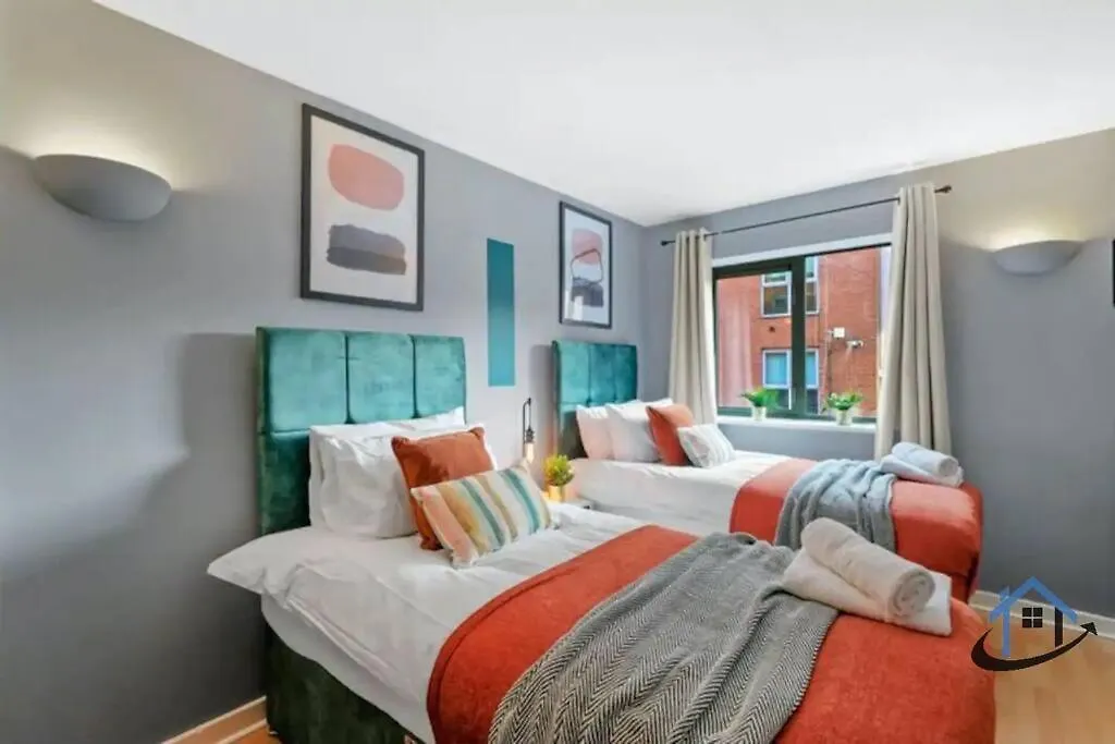2 Bedroom Duplex With Wifi Secure Parking Sleeps 8 Nottingham