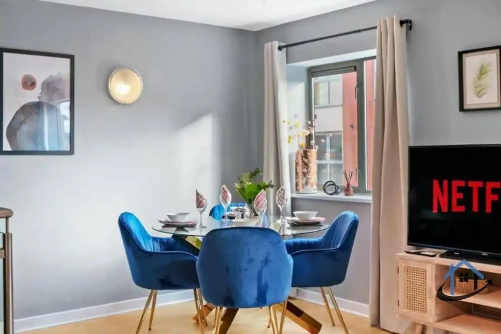 2 Bedroom Duplex With Wifi Secure Parking Sleeps 8 Nottingham 0*,  United Kingdom