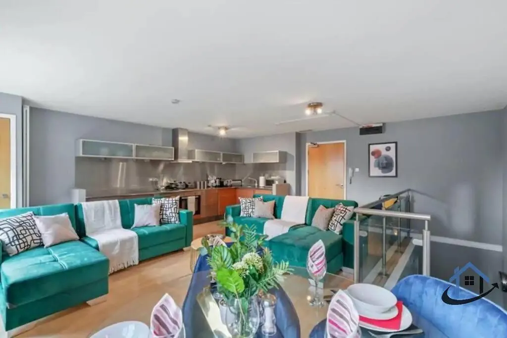 2 Bedroom Duplex With Wifi Secure Parking Sleeps 8 Nottingham Holiday home